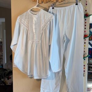 EUC VINTAGE CAROLE HOCKMAN 2 Piece light baby blue with white lace trim Pajama S